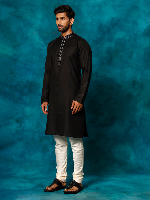 Vastramay Men's Black And Cream Cotton Blend Kurta Pyjama Set